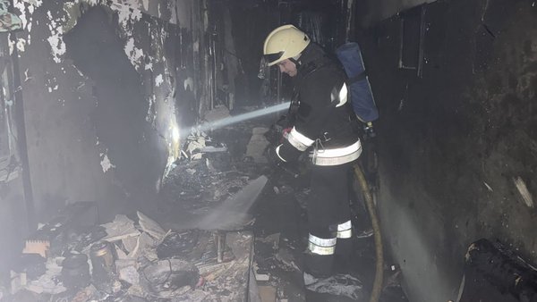 У Запоріжжі зайнялася багатоповерхівка: троє врятовані, двох мешканців вивели з будівлі.