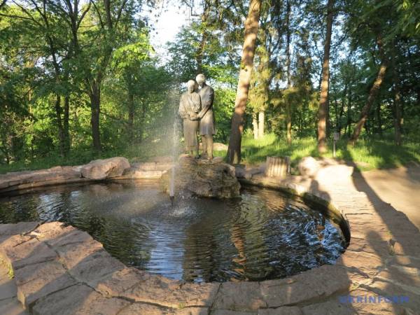 Старовинний Корсунь сумує: немає з ким журбу розділити. 36