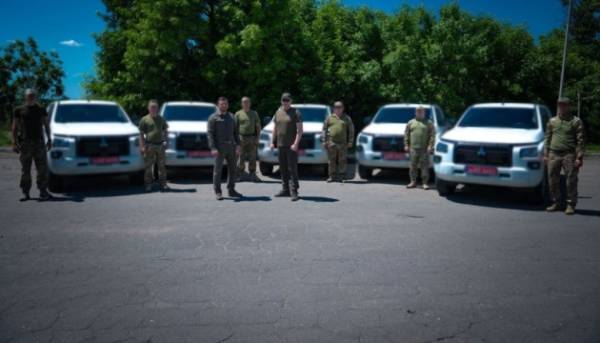 Херсонська область вручила зенітно-ракетному підрозділу комплект позашляховиків 14 Херсонська область вручила зенітно-ракетному підрозділу комплект позашляховиків 14