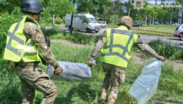 Поблизу проїжджої частини у Шевченківському районі Києва виявили бойовий елемент "Герань-2". 5 Поблизу проїжджої частини у Шевченківському районі Києва виявили бойовий елемент "Герань-2". 5