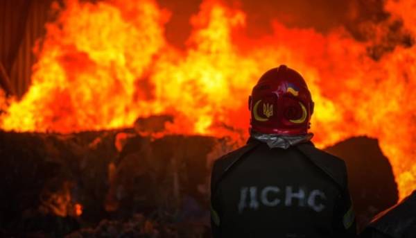 Російські війська завдали удару по Чугуєву: виникли пожежі, троє загиблих та шестеро постраждалих. 2 Російські війська завдали удару по Чугуєву: виникли пожежі, троє загиблих та шестеро постраждалих. 2