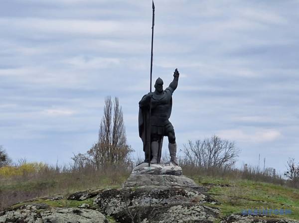 Старовинний Корсунь сумує: немає з ким журбу розділити. 22