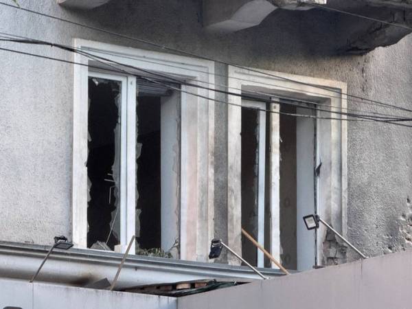 У Шостці внаслідок атаки дронів постраждала Алея Героїв 8 У Шостці внаслідок атаки дронів постраждала Алея Героїв 8