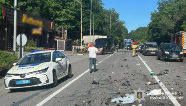 У Вінниці шістьох людей було травмовано в масштабній аварії. 2 У Вінниці шістьох людей було травмовано в масштабній аварії. 2