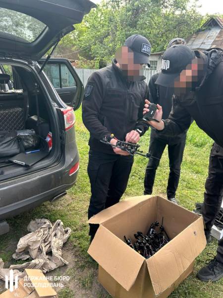 На Донеччині затримали військовослужбовця за ймовірний продаж дронів свого підрозділу 6 На Донеччині затримали військовослужбовця за ймовірний продаж дронів свого підрозділу 6
