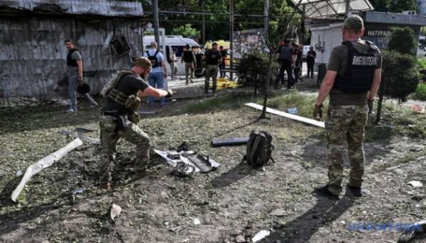 Російські війська знову атакували Запоріжжя, число постраждалих зросло до 24, двоє людей загинули. 13 Російські війська знову атакували Запоріжжя, число постраждалих зросло до 24, двоє людей загинули. 13