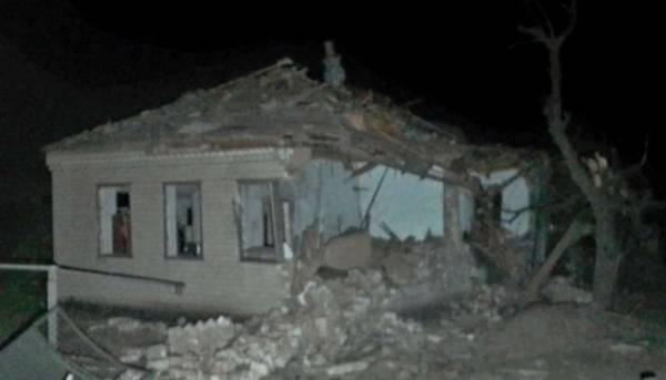У Дніпропетровській області внаслідок ворожих обстрілів постраждали житлові будинки, промисловий об'єкт, поштове відділення та адміністративні будівлі. 7