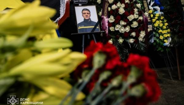 У Харкові провели в останню путь рятувальників, які загинули внаслідок російського удару 15 червня 15