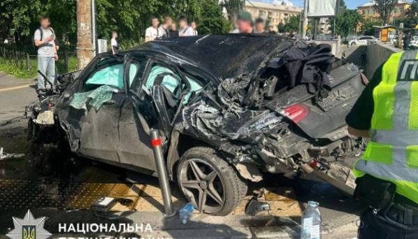 Двоє правоохоронців загинули внаслідок аварії в Солом'янському районі Києва. 2