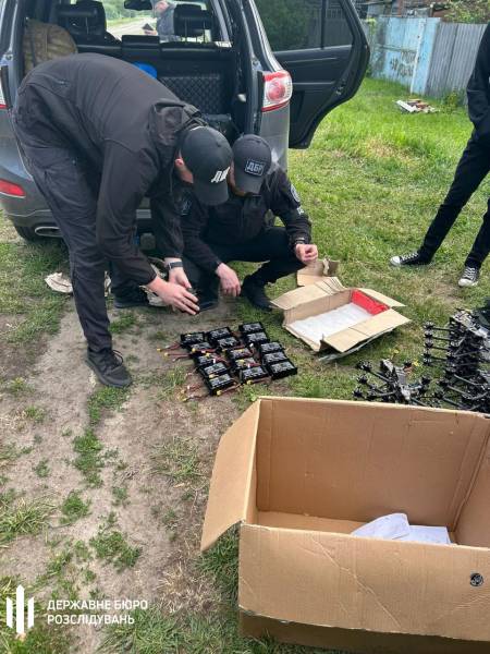 На Донеччині затримали військовослужбовця за ймовірний продаж дронів свого підрозділу 8 На Донеччині затримали військовослужбовця за ймовірний продаж дронів свого підрозділу 8