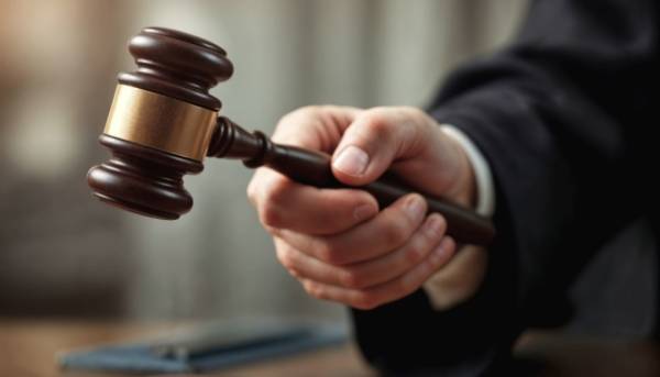 Колишня секретарка суду в Чернігові, яка висловлювала радість з приводу похоронів українських військовослужбовців, засуджена до 10 років позбавлення волі. 16 Колишня секретарка суду в Чернігові, яка висловлювала радість з приводу похоронів українських військовослужбовців, засуджена до 10 років позбавлення волі. 16