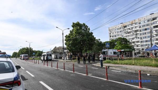 Російські війська знову атакували Запоріжжя, число постраждалих зросло до 24, двоє людей загинули. 14 Російські війська знову атакували Запоріжжя, число постраждалих зросло до 24, двоє людей загинули. 14