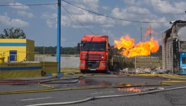 АЗС на Одещині зазнала атаки російського безпілотника, виникло загоряння 2 АЗС на Одещині зазнала атаки російського безпілотника, виникло загоряння 2